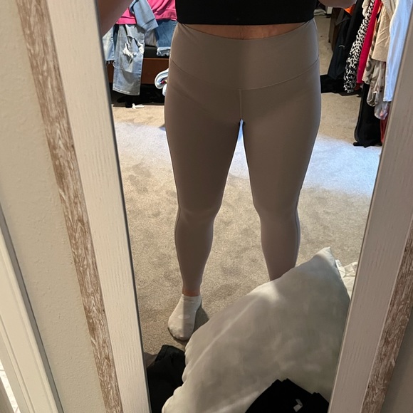 Lilac Lululemon Wunder Under Size 10 - Picture 1 of 3